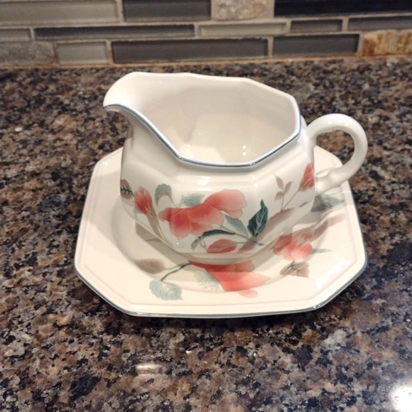 Mikasa Silk 🌺 Flowers Gravy Boat  Stand Tray Plate like new Japan  discontinued - Picture 3 of 6